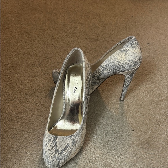 Chic Snakeskin Patterned Heels - Picture 1 of 1